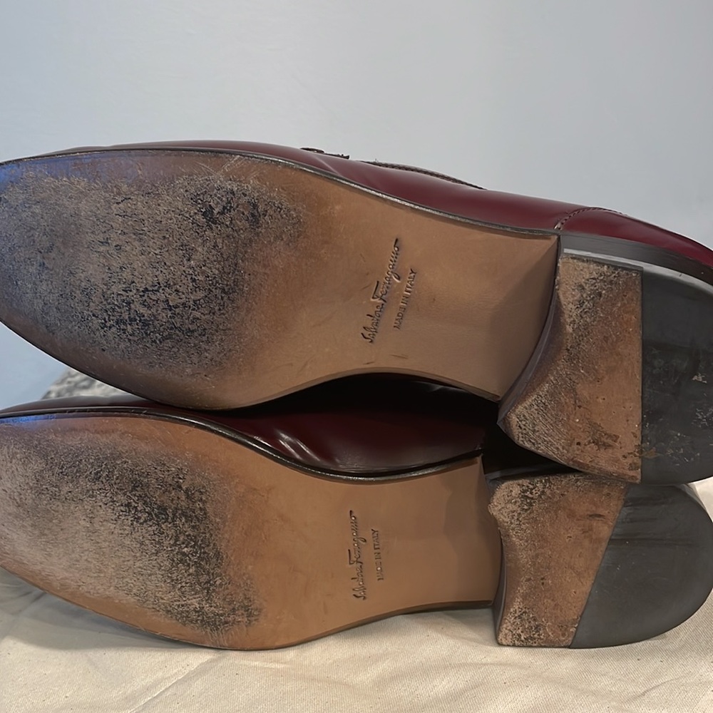 Salvatore Ferragamo Loafer Size 9 Burgundy and Gold - Picture 5 of 7